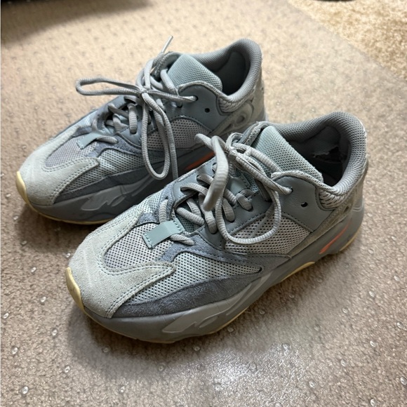 Yeezy Boost 700 Inertia - Picture 5 of 9